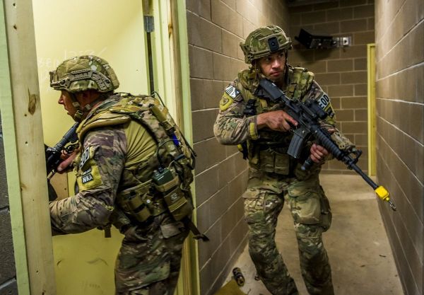 Les meilleures techniques avec le fusil à pompe airsoft en CQB